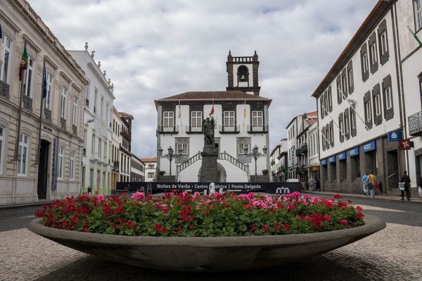 Profitez d'un véhicule de location dans la région de Ponta Delgada avec Sixt